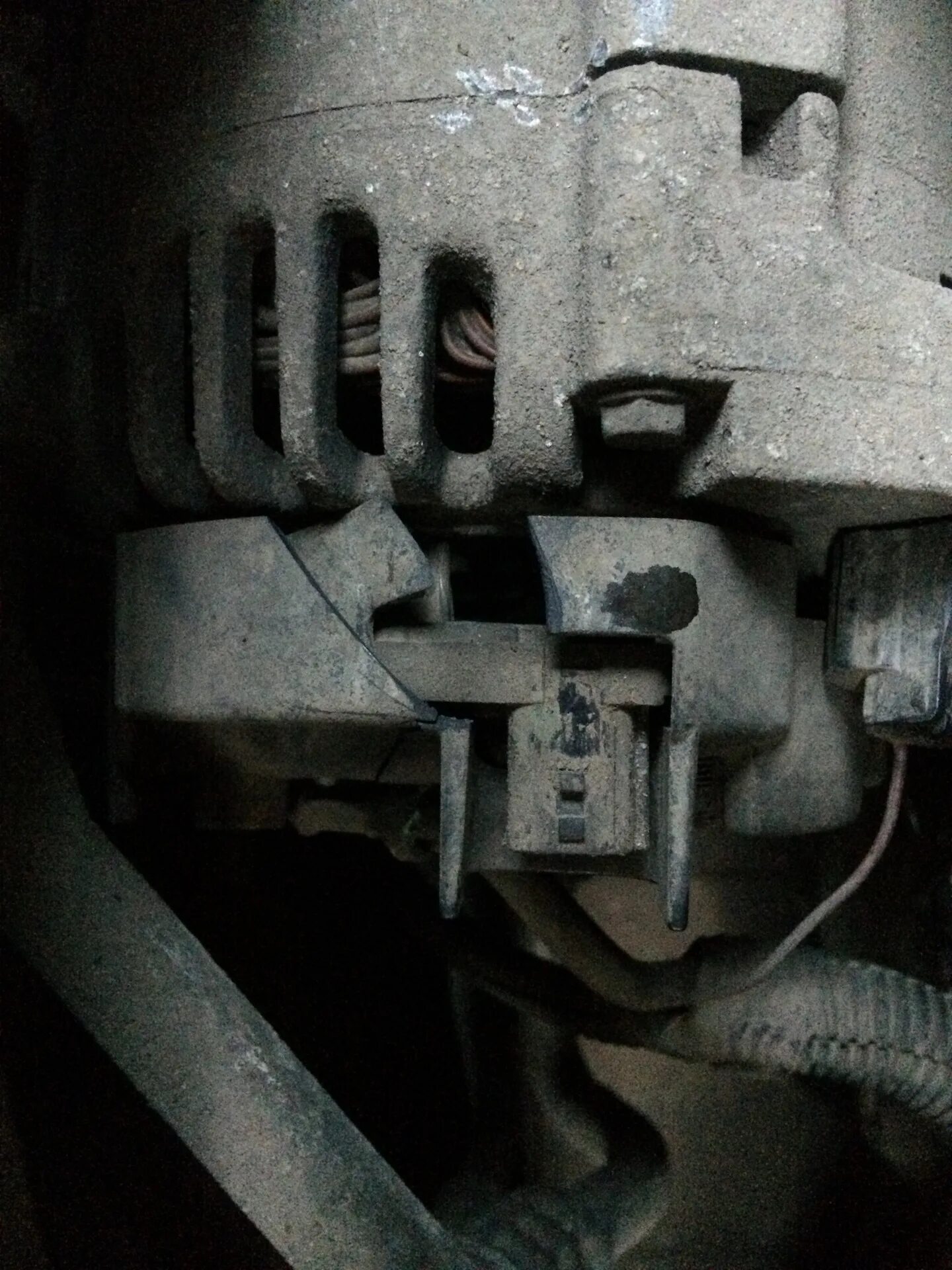 Замена щёток генератора - Renault Megane II, 1,6 л, 2006 года своими руками DRIV
