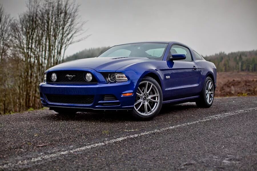 Сколько лет мустангу. Ford Mustang 2013. Форд Мустанг 2013. Форд Мустанг gt 2013. Ford Мустанг 2013.