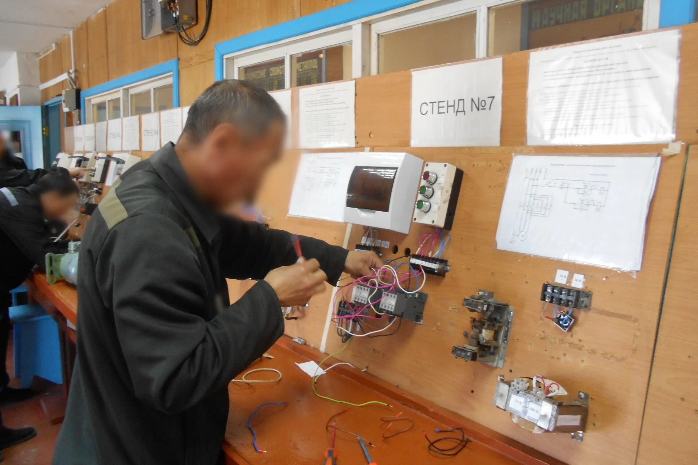 Профессии архангельской области. Образование осужденных. Профессиональное образование осужденных. Труд заключенных. Труд в колонии.