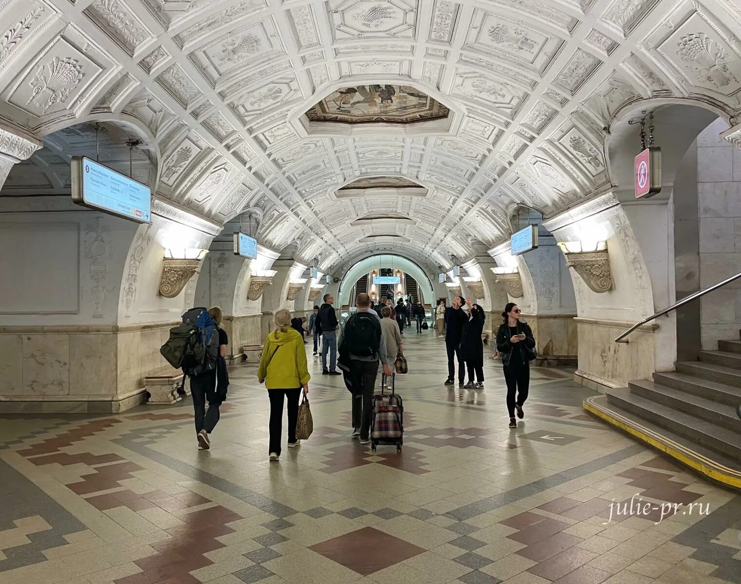 Метро белорусская транспорт