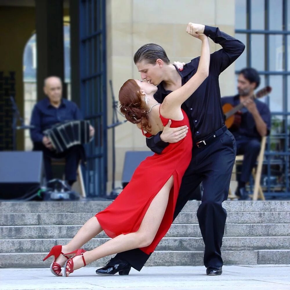 Танго. Аргентинское танго. Бальные танцы. Красное платье для бальных танцев. Песня хочу потанцевать