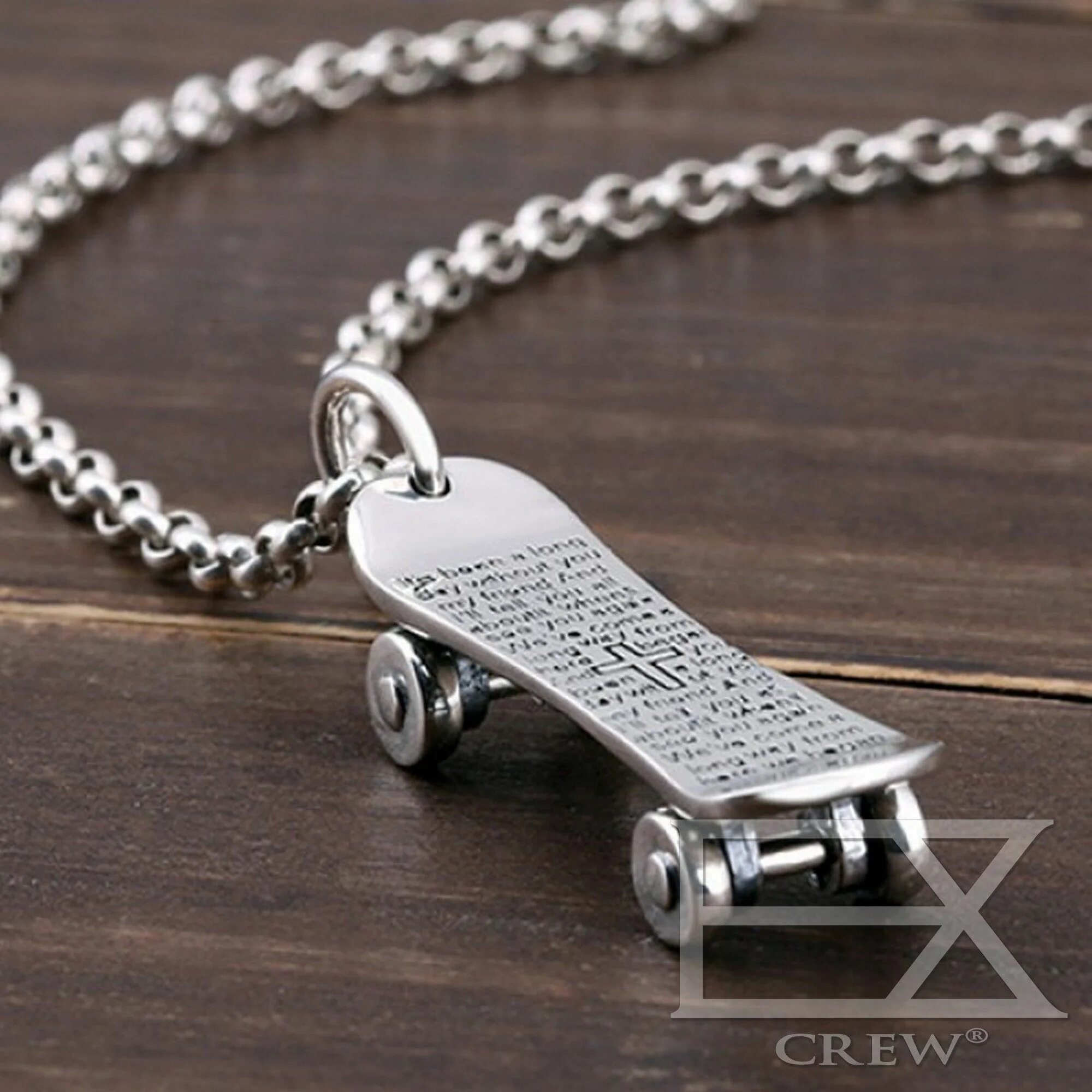 Кулон скейтборд. Hubster скейтборд золотой. Длинный скейт playlife. Кулон скейт. Серебряные скейтборды.