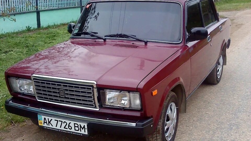 Ваз 2107 автомобиль цвета. Ваз 2107 цвет изумруд. Ваз 2107 цвет гранат 180. Ваз 2107 черешня. Ваз 2107 2007 синии.