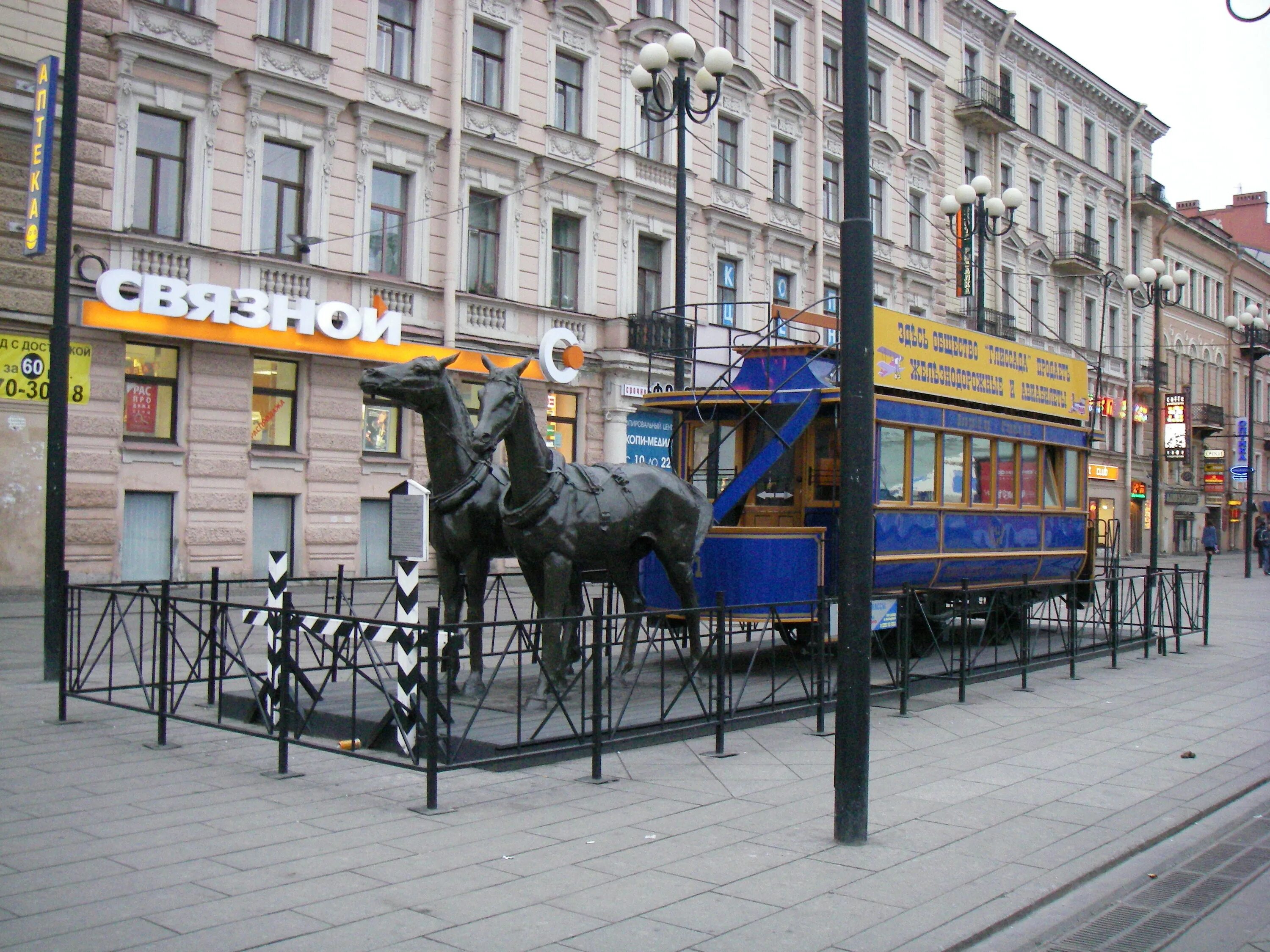 Памятник Конке в Санкт-Петербурге. Конка на Васильевском острове. Памятник конному трамваю СПБ. Памятник Конке в Санкт-Петербурге на Васильевском острове. Васильевский остров станция