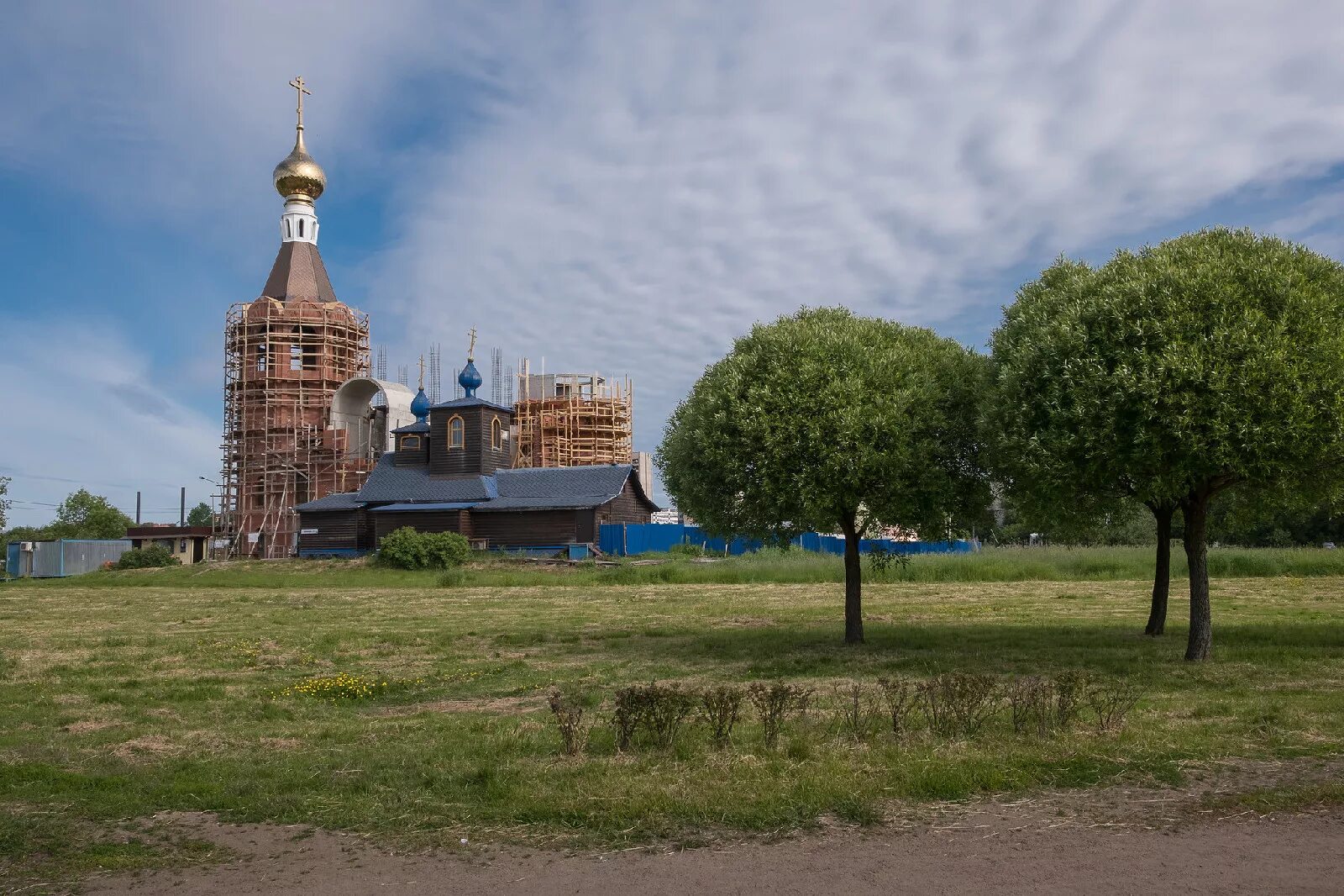 Храм преображения в лигово. Храм преображение в лигово духовенство. Храм преображения господня в контакте. Преображенская церковь в санкт-петербурге на добровольцев. Добровольцев 32 храм преображения господня.