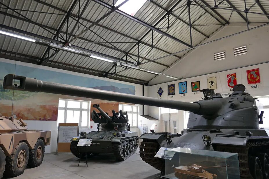 Какое оборудование ставить на амх. Amx 50 100 b. amx 50 uparmoured. amx 50b в музее. amx 50 b оборудование.