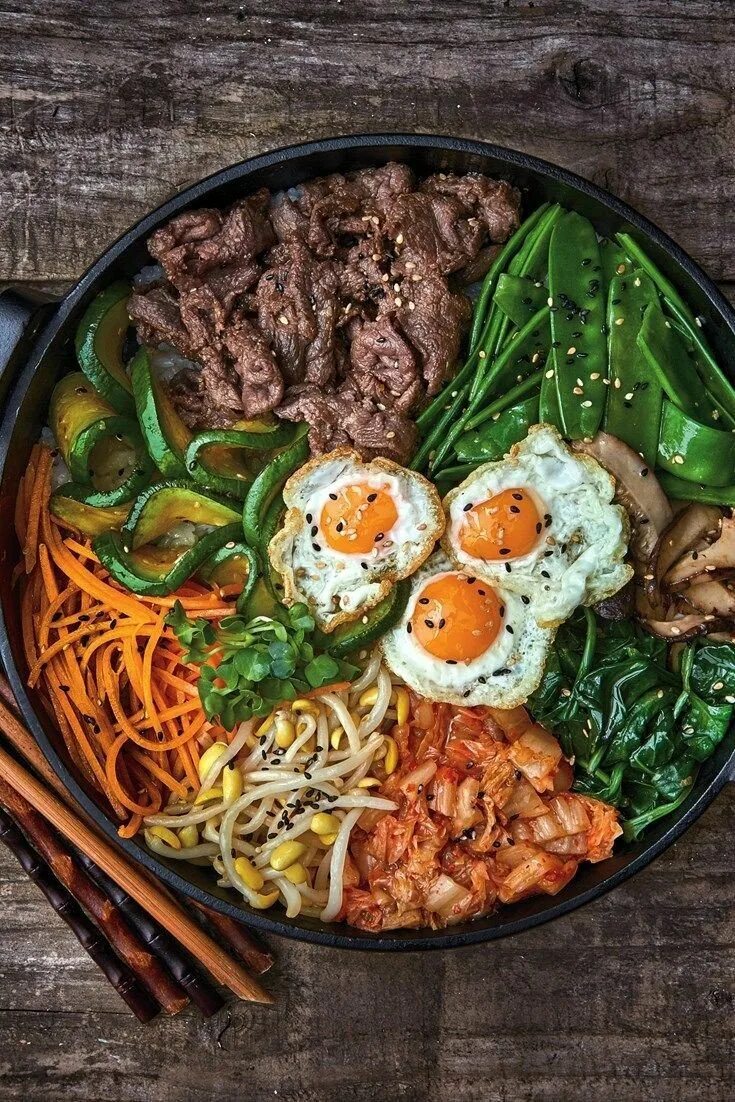 Рандом еда. Корейская еда бибимбап. кимчи пибимпаб. корейская кухня пибимпап. рамен, пулькоги, кимчи.