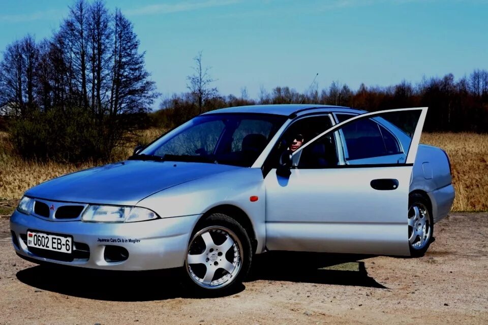 Mitsubishi carisma 1.6. Митсубиси Каризма 2001 1.6. Мицубиси Каризма 1998 1.6. Mitsubishi Carisma 1997 1.6 седан. Митсубиси Каризма 1995.