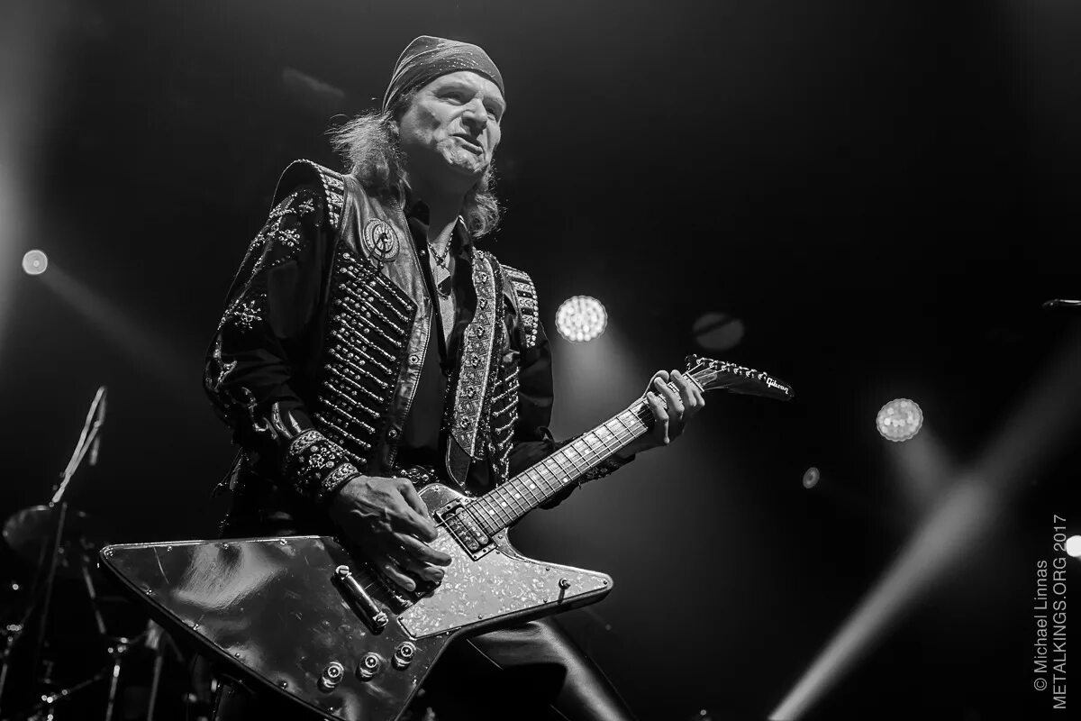 Faded alan walker текст. Ранинг вилд рок группа. Alan walker faded lyrics. Цитата из песни. Песня me monsters wild inside.