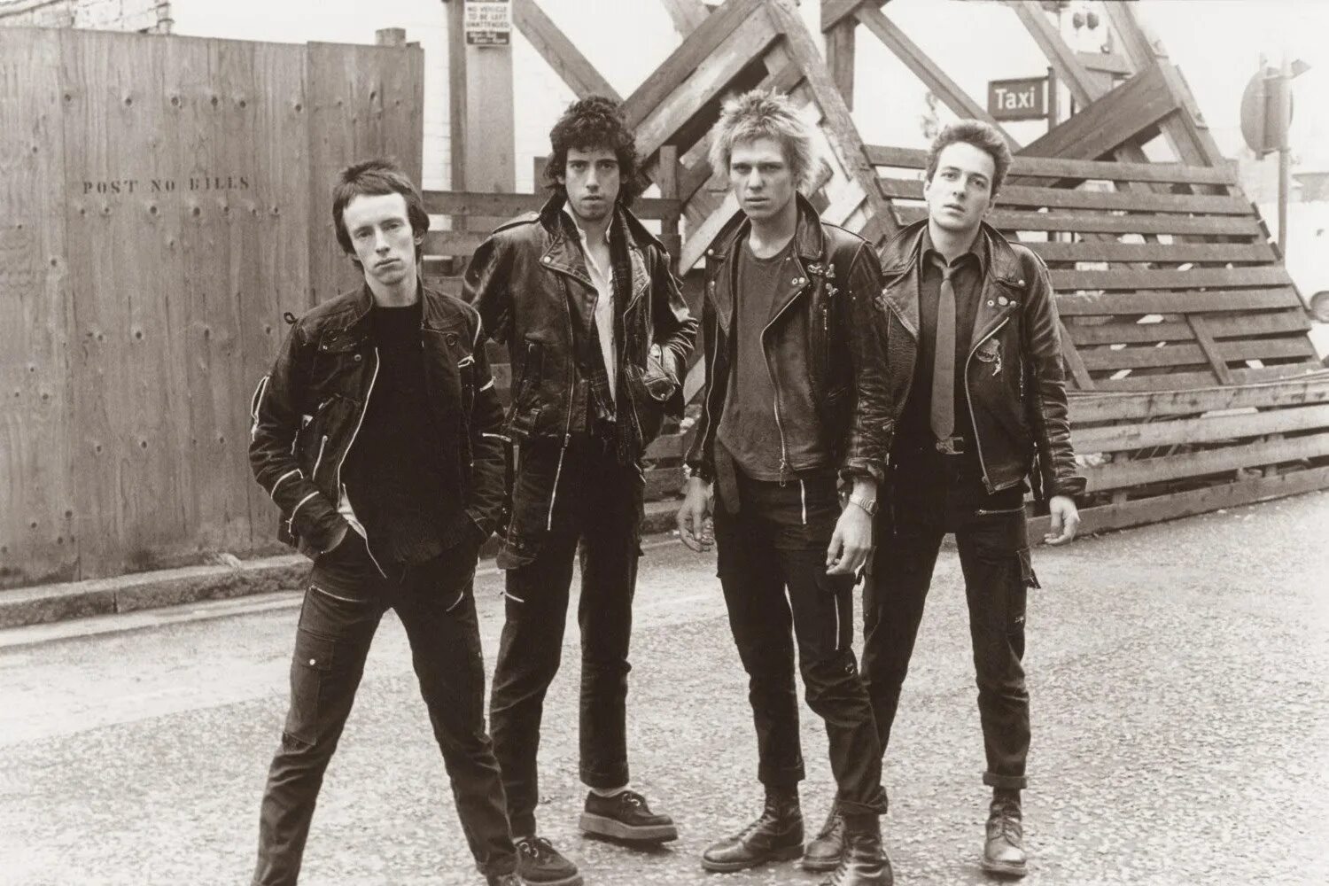 Группы 70 90. Группа the Clash. The Clash фото группы. The Clash 1977. The Clash 1978.