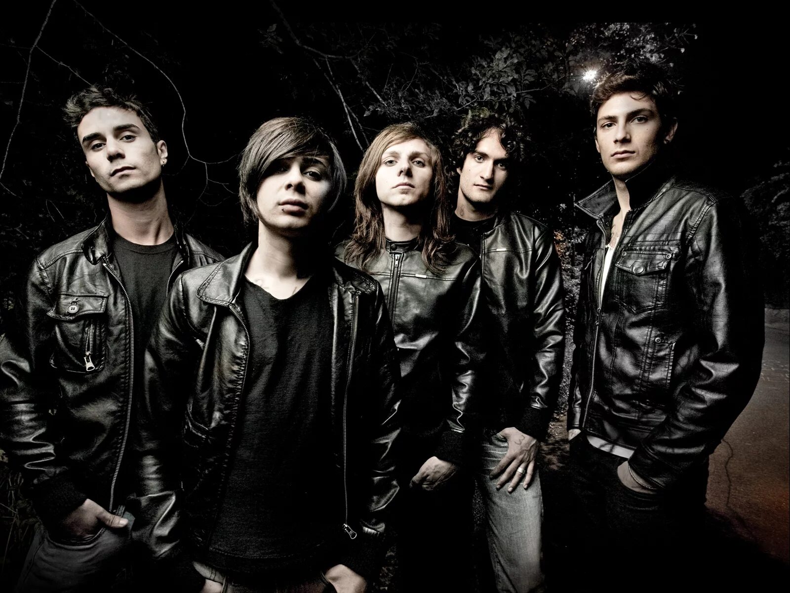 Dies last. Hopes die last. last trust группа. never die певец.