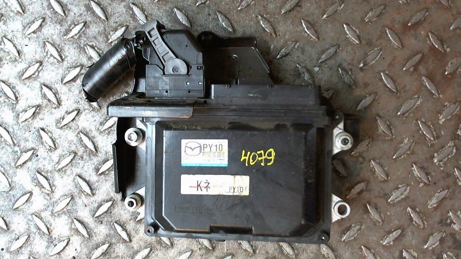 Блок bcm cx7. Блок управления asr мазда сх5 2017 года. Блоки управления мазда сх5. Хендай экус блок розжига. Блок srs mazda cx 5.