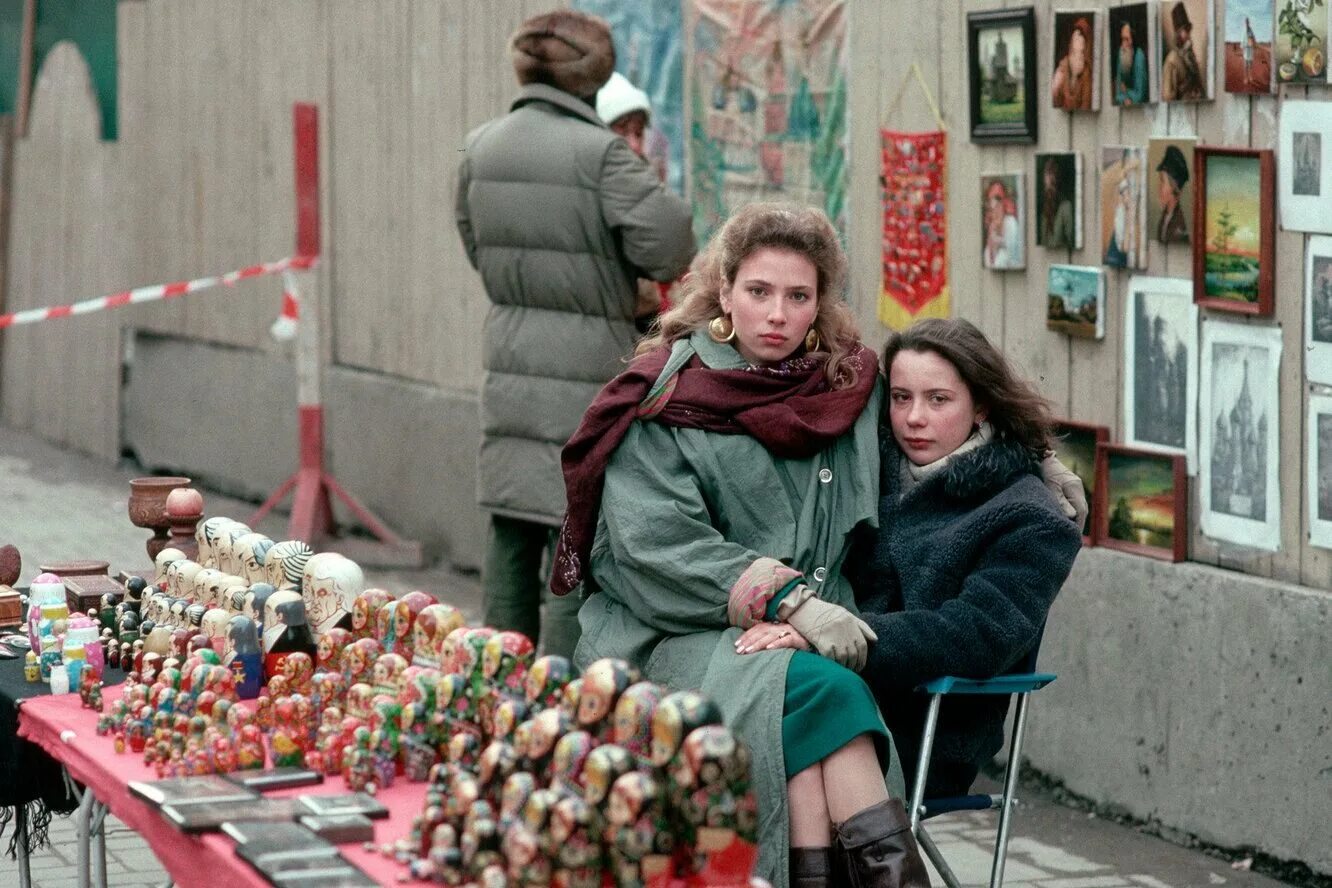 Арбат 90е. Лихие 1990-е Москва. Москва Арбат 90е. Арбат торговля 1990.