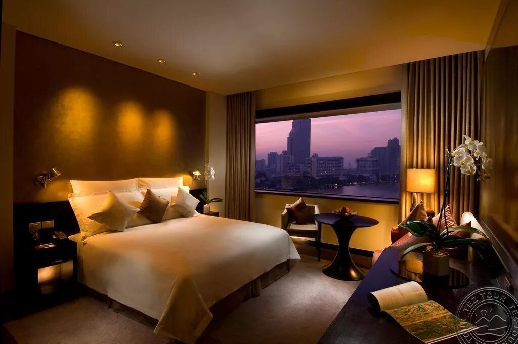 гостиница ночью. девон отель октябрьский. комната с кроватью. номер гостиницы ночью. отель европа ростов-на-дону.