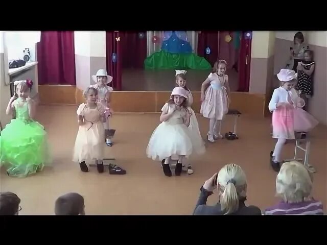 Я возьму у мамы бусы. Модница я возьму у мамы бусы. танец а я возьму у мамы бусы в детском саду видео. а я возьму у мамы бусы песня. танец а я возьму у мамы бусы надену модницы.