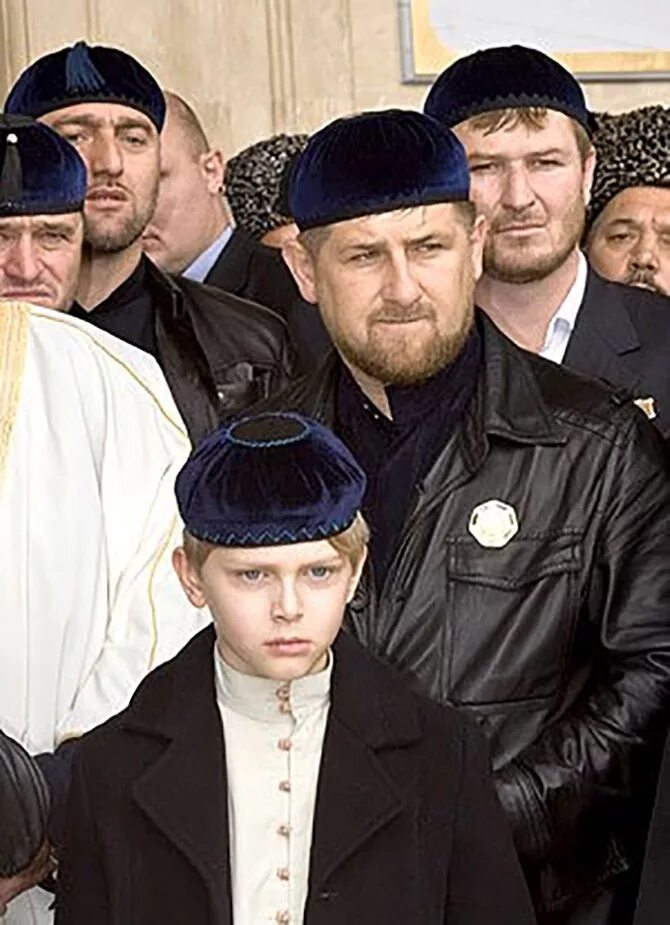 дени байсаров курсант. мовлади зайпуллаевич байсаров. дени байсаров в кадетском корпусе. байсаровы воевали. дени байсаров в чечне.