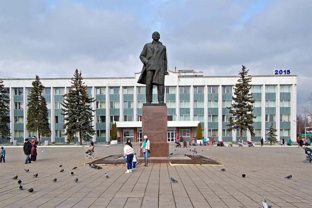 Площадь города одинцово. Памятник ленину в одинцово. одинцово ление памятник. памятник ленин в городе одинцово. администрация одинцово памятник ленина.