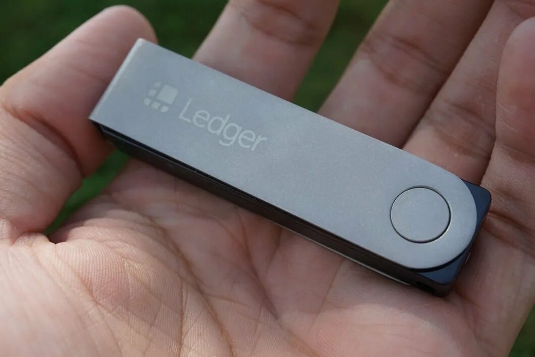 Флешка Ledger Nano x. Leger Nano x. Кошелек Ledger Nano x. Hardware Wallet Ledger Nano x.