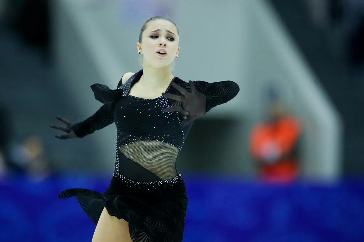 Соревнования по фигурному катанию галактика казань. Камила валиева 2022 на олимпийских играх. Соревнования по фигурному катанию галактика казань. Загитова юбилей тарасовой. Синхронное фигурное катание парадиз 2022.