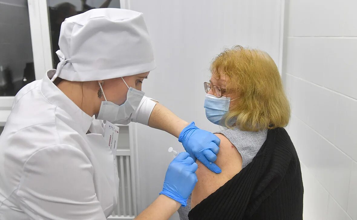 Вакцинация. Вакцинация людей от коронавируса. Вакцинация. Вакцинация людей от коронавируса. Вакцинация.