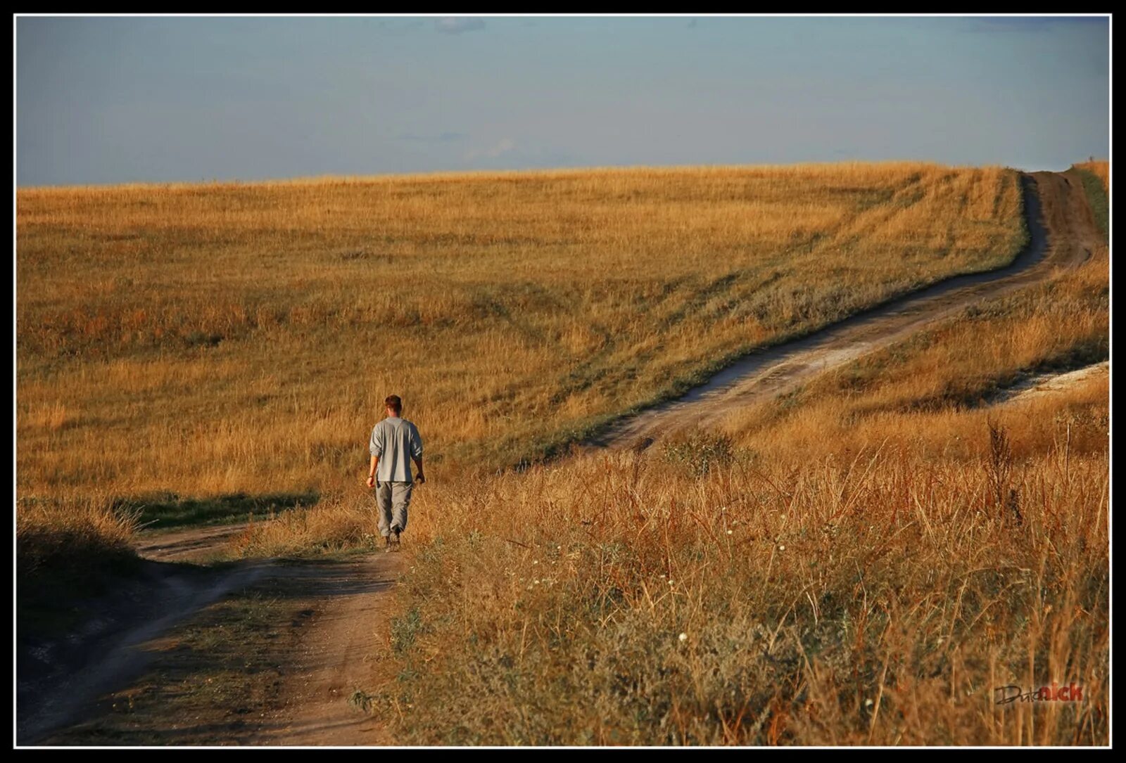 Путь жизни автор. Степи и человек. Путник на дороге. Парень в степи. Идёт в поле.