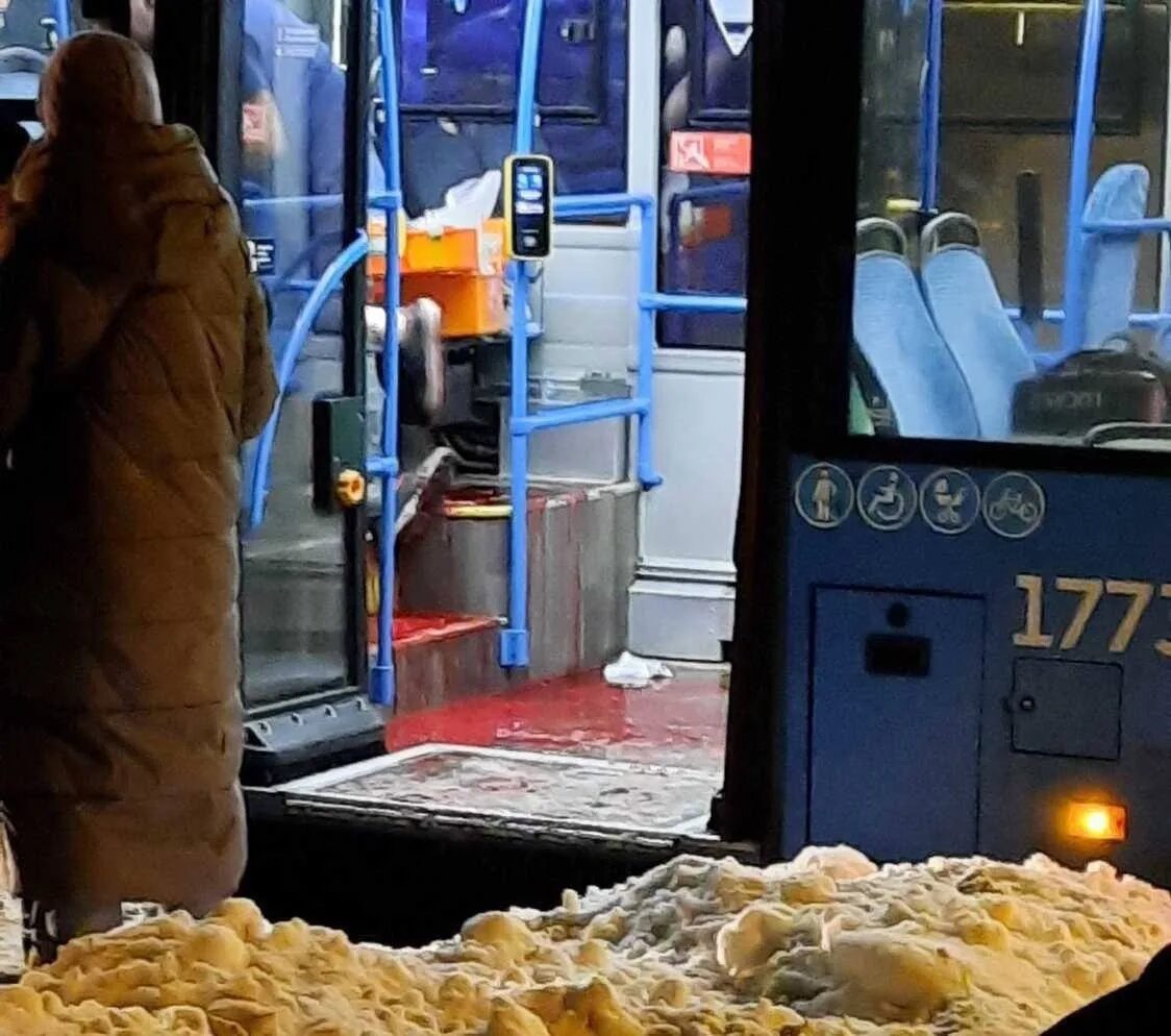 Мужчина в автобусе москва. Мужчина в автобусе москва. Шугаиб болатукаев задержан. Дагестанец в автобусе в москве. Шугаиб болатукаев.