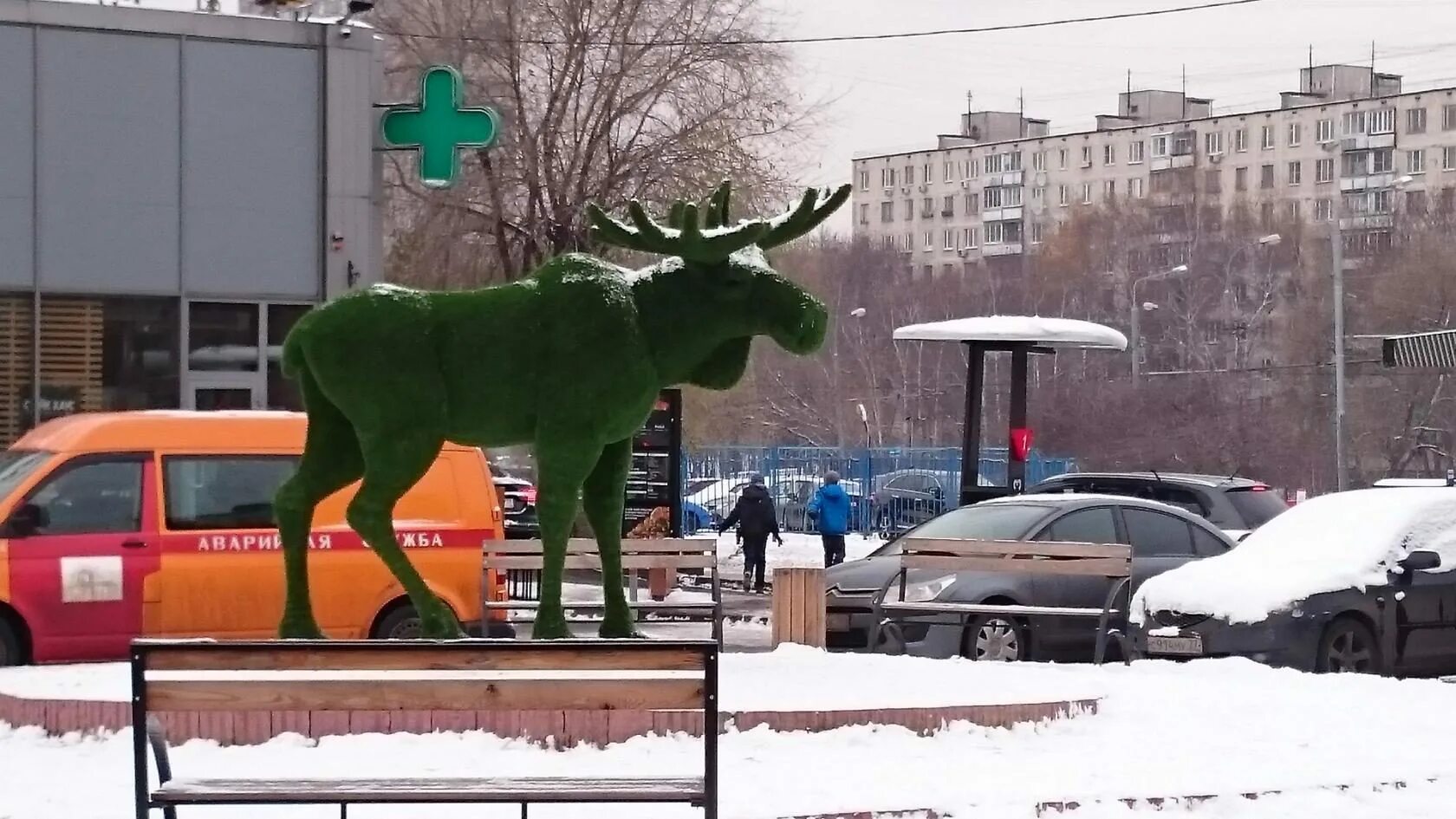 Статуя лося в Москве. Памятник лосю в Москве. Памятник лосю в Крылатском. МГСУ статуя лося.