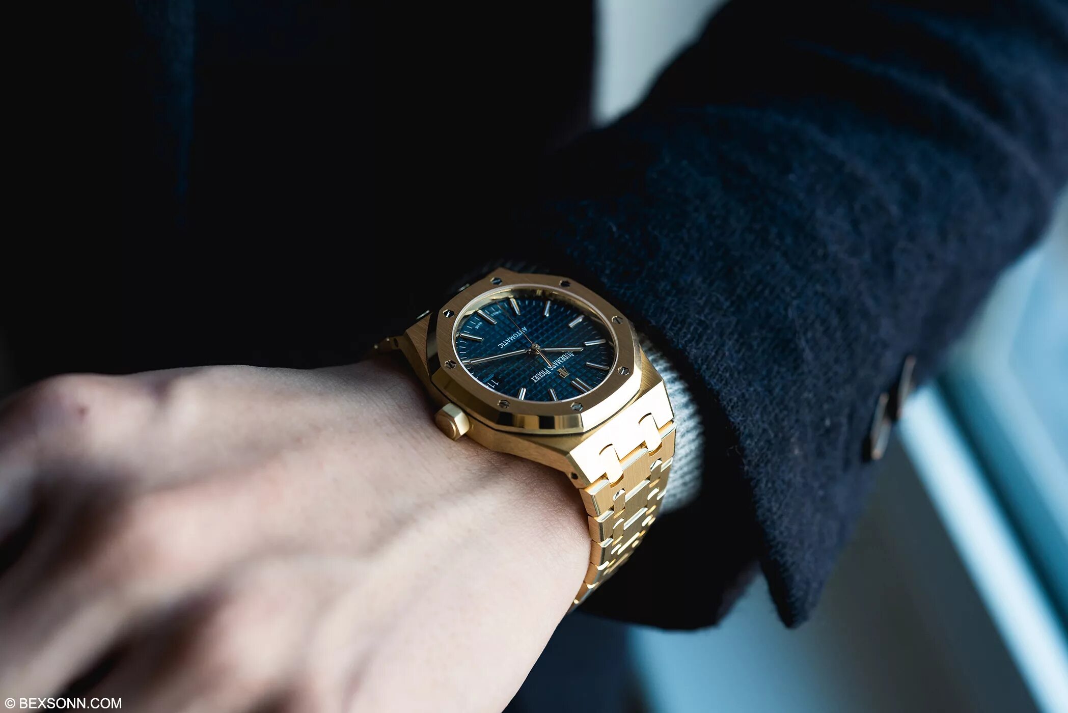 Часы Audemars Piguet Royal Oak. Audemars Piguet на руке. Audemars Piguet зеленый циферблат. Мужские часы на руке