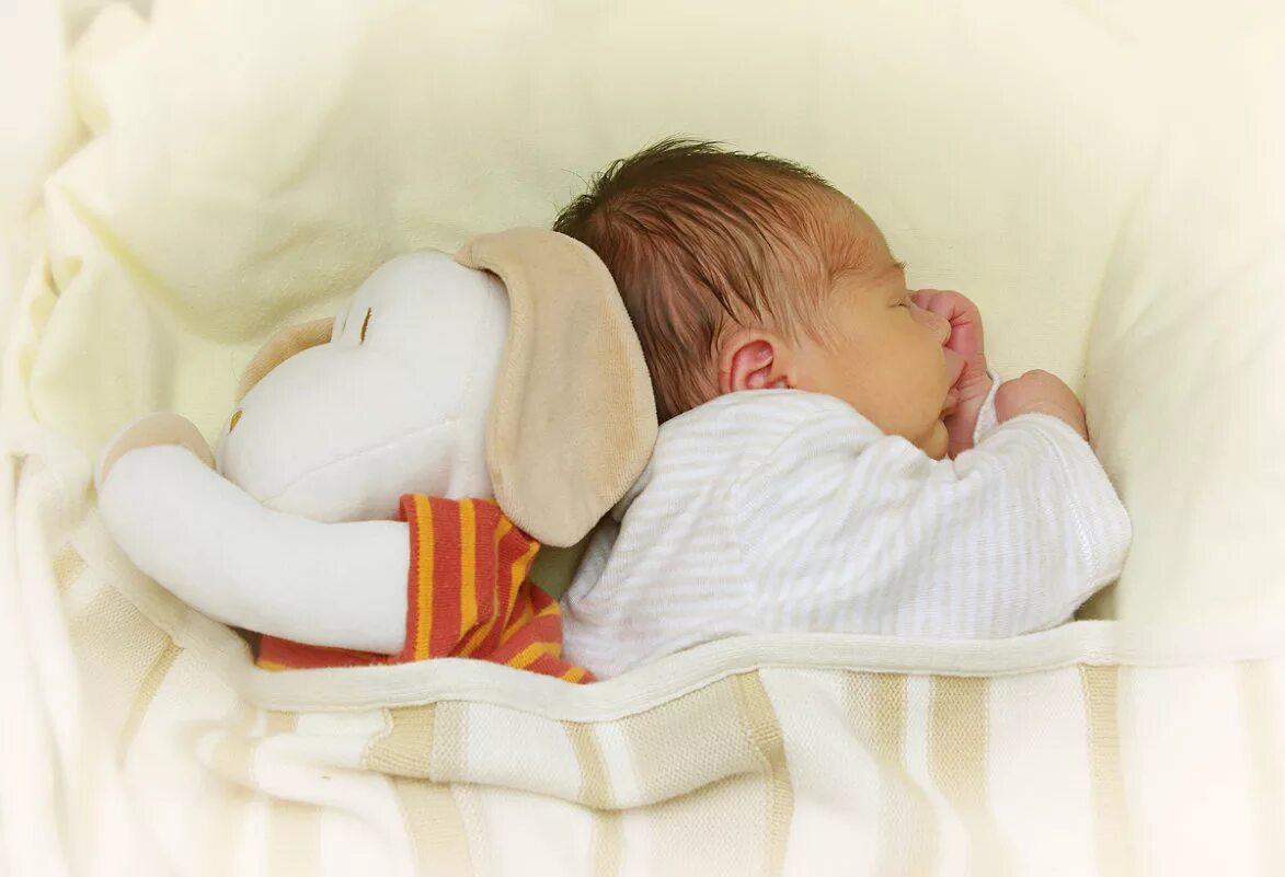 колыбель для детей. спящий ребенок. детский сон с рождения. детский сон с рождения. моцарт для детей для сна успокаивающая.