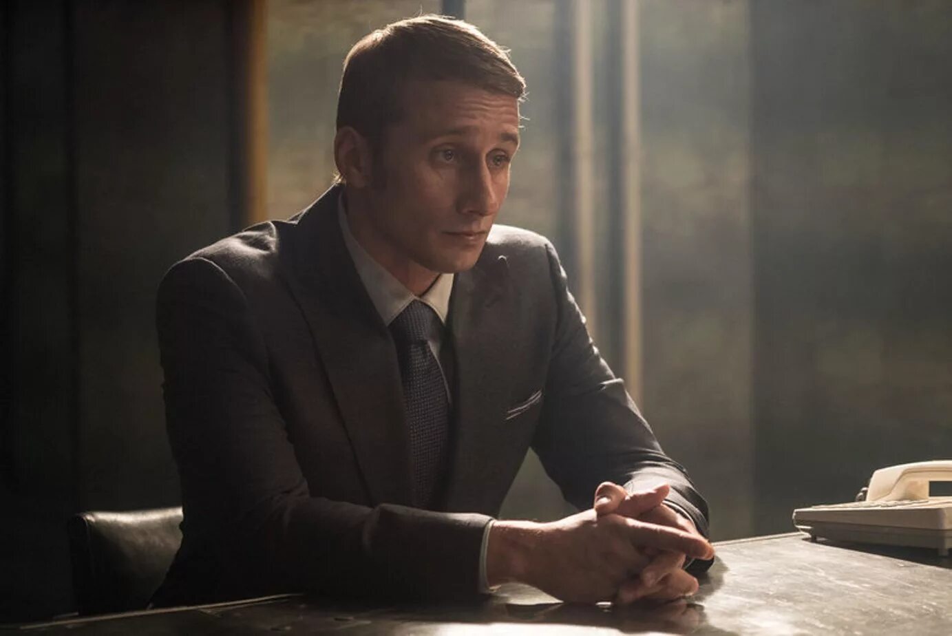 Красный воробей фильм 2018 дженнифер лоуренс. Красный воробей фильм 2018 дженнифер лоуренс. Дженнифер лоуренс красный воробей. Красный воробей фильм 2022. Красный воробей русский.