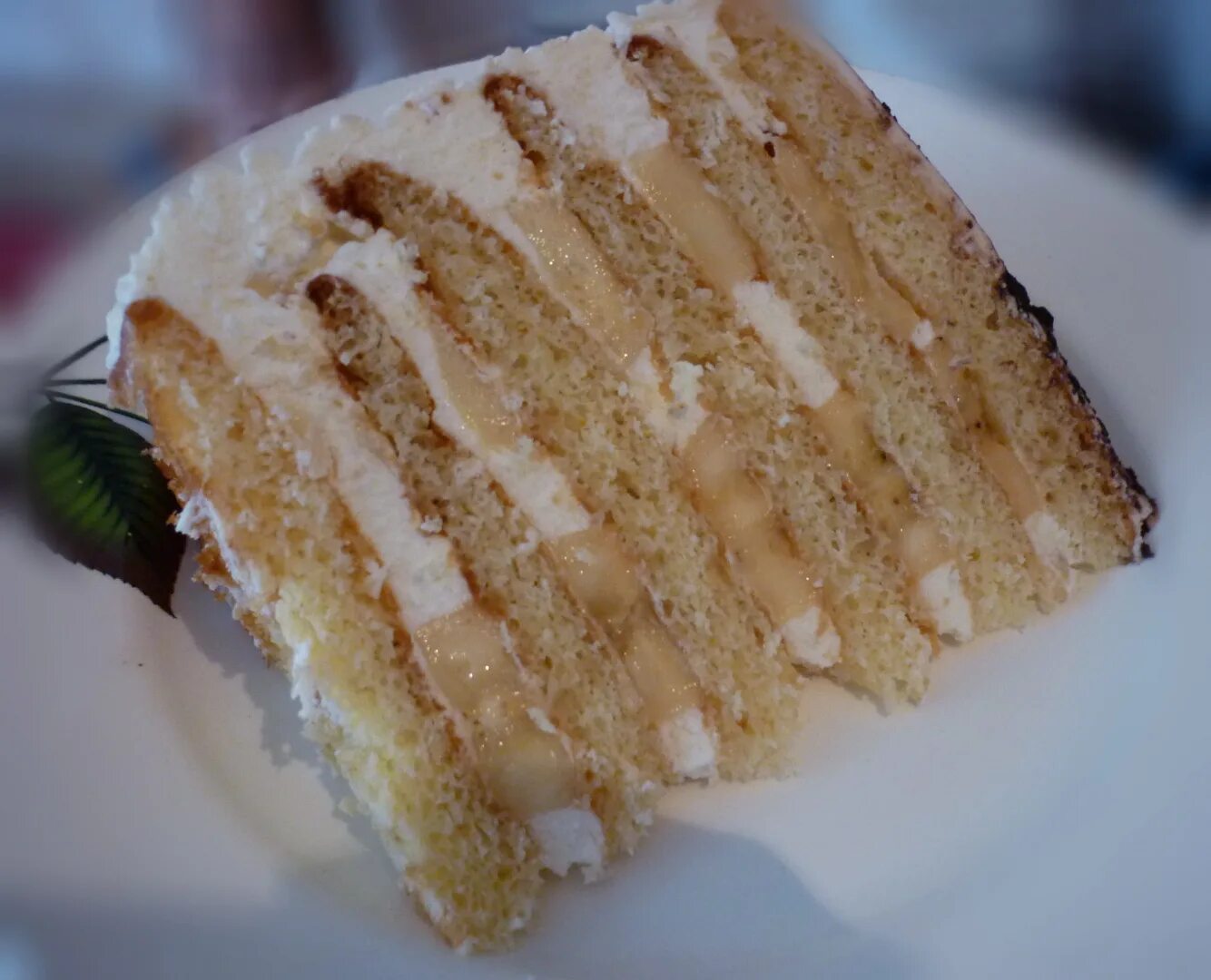 ванильный торт. торт 10 лет начинка молочная девочка. молочная девочка с карамелью. карамельная молочная девочка. торт молочная девочка с карамельной прослойкой.