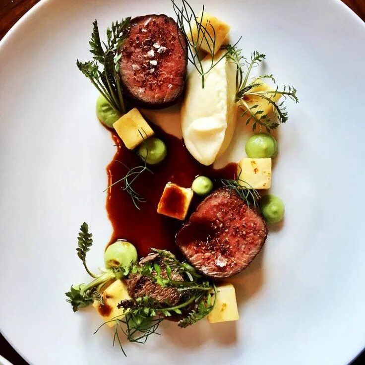 Современная подача салатов. Сервировка пасты. Plating up. Plating up. Подача блюда минимализм.