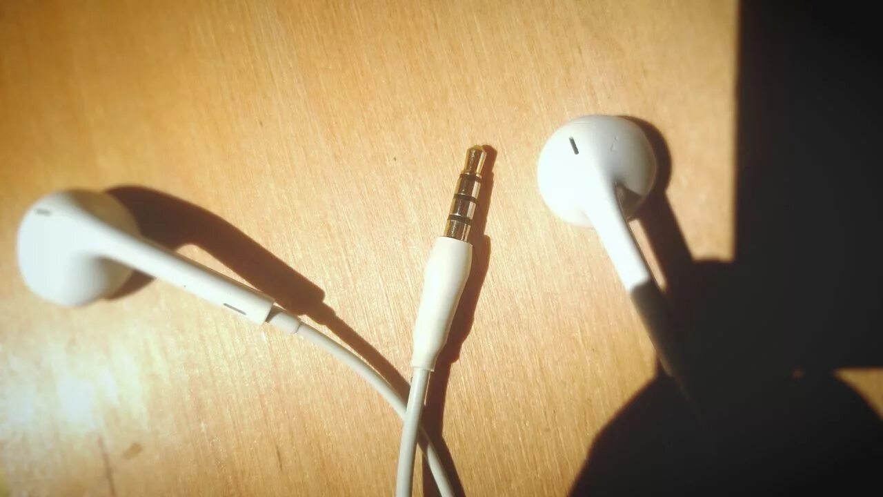 Как починить наушники если один не работает. Починка наушников earpods штекер. как починить наушники от awei. наушники с тремя полосками на штекере. ремонт наушников самсунг.