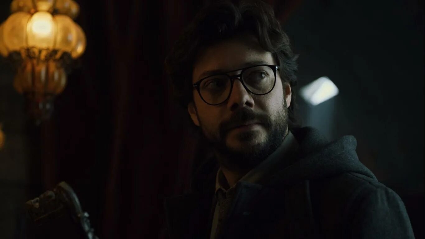 Профессор (серхио маркина). Бумажный дом сериал профессор. Профессор серхио бумажный дом. Бумажный дом профессор. Бумажный дом сериал профессор.