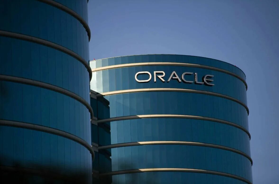 Oracle history. Oracle компания. the oracle. штаб квартира оракл. oracle картинки.