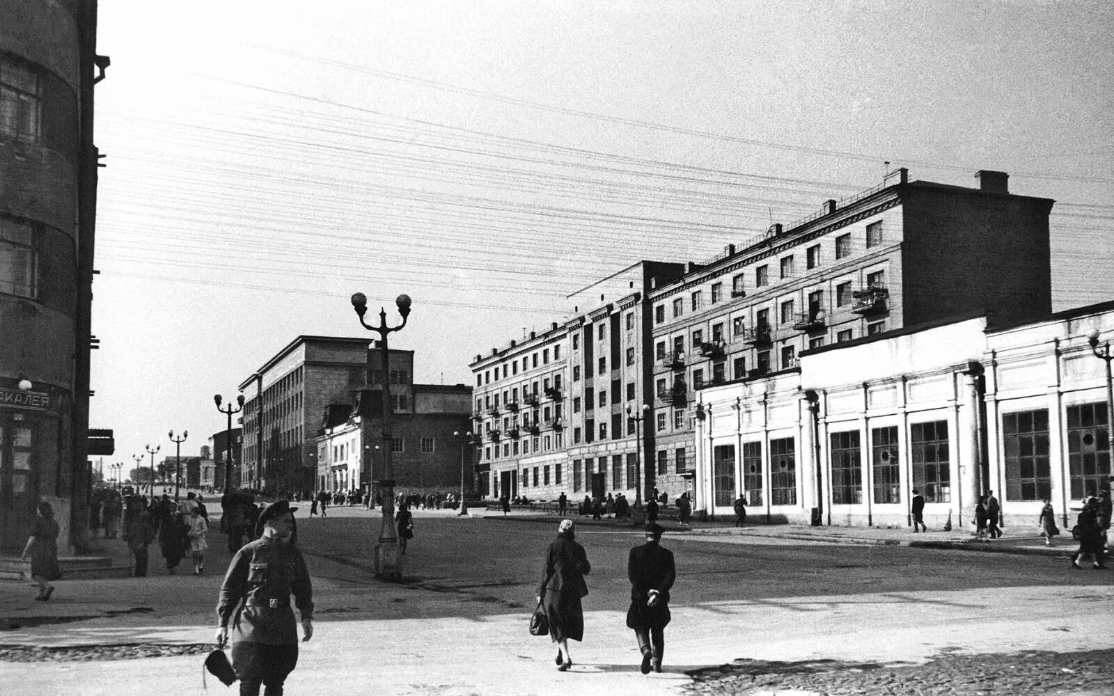улица кирова в 1930 году челябинск. челябинский вокзал 1960. вокзал челябинск 1950. старые фотографии челябинска. площадь революции челябинска 19 века.