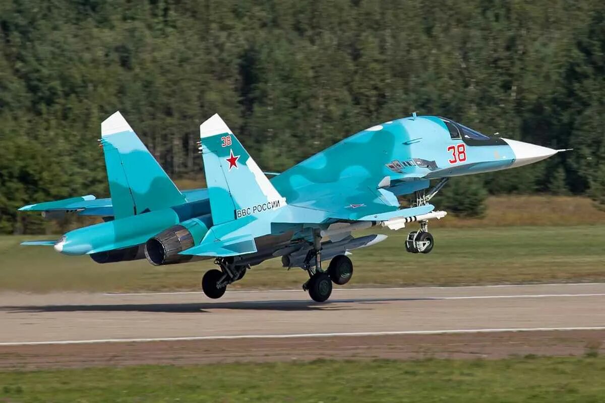 Истребителm-бомбардировщик Су-34. Су34 самолет. Су-34 ВВС России. Су 34 военный истребитель.