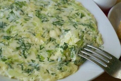 Капуста с яйцами на сковороде на завтрак