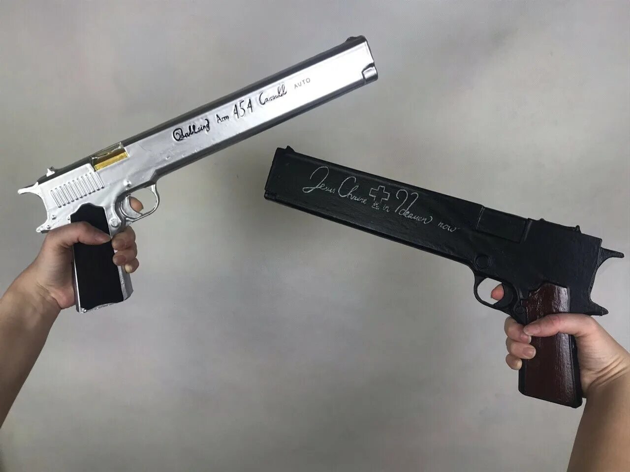 Касулл хеллсинг. Хеллсинг пистолеты алукарда. Hellsing arms 454 casull auto. Хеллсинг алукард с пистолетом. 454 casull.
