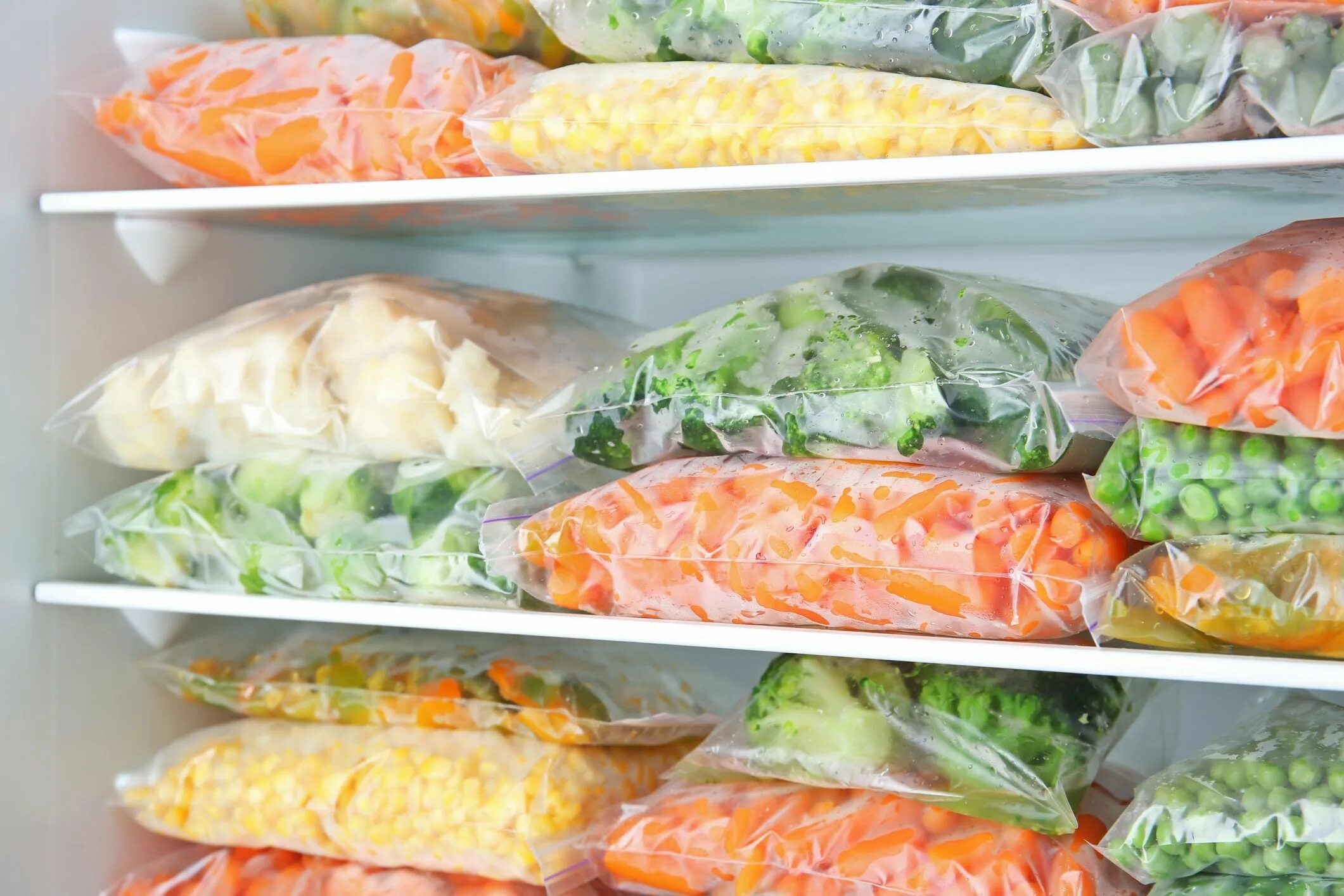 Пюре в морозилке. Заморозка овощей. продукты в морозилке. саморезка для овощей. овощи в морозилке.