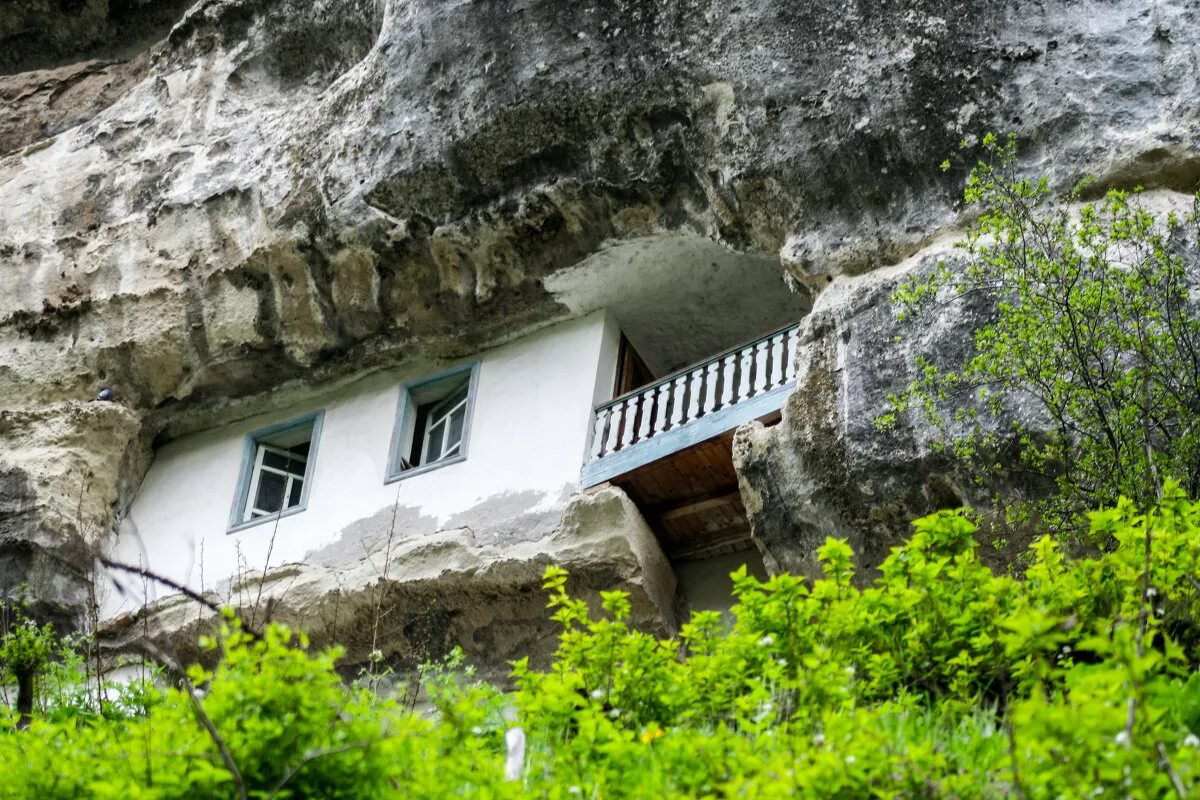 Монастырь челтер-мармара. Пещерный монастырь феодора. Монастырь челтер мармара севастополь. Скальные церкви у села иваново болгария. Панагия сумела (sumela monastery) - монастырь в турции.