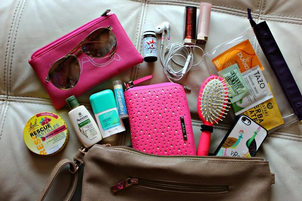 M i a my bag. In my сумки. what in my bag. womens bag inside. what&#039;s in my bag.