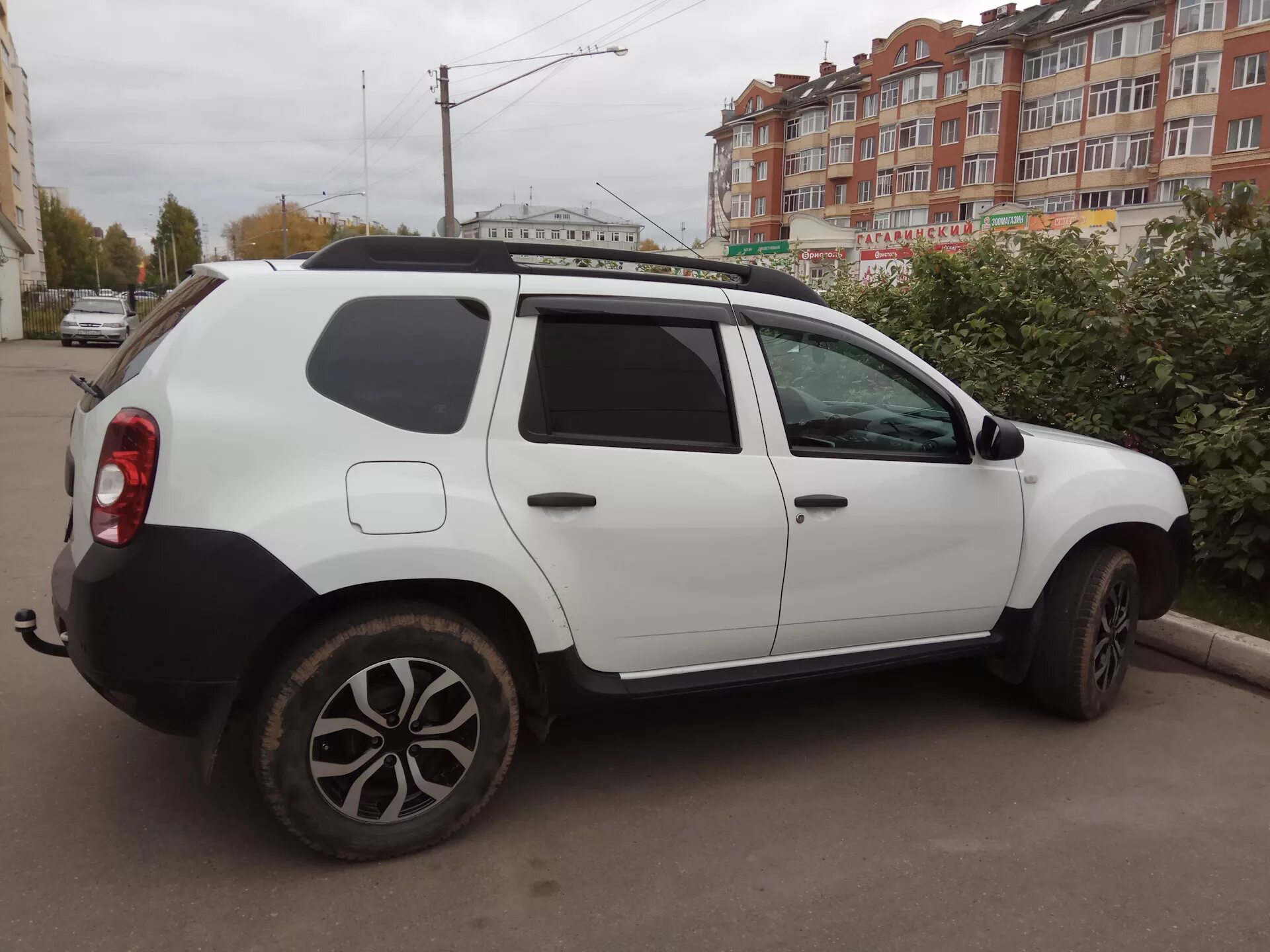 Куплю renault duster б у. Renault Duster полный привод. Renault Duster 2014. Рено Дастер 1 6 полный привод. Рено Дастер 2014 года.