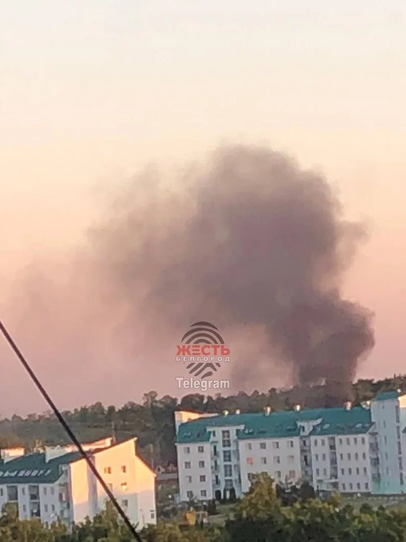 Пожар в Белгороде сейчас. Пожар в церкви Белгород. Атака на нефтебазу в Белгороде. Что горит в Белгороде сейчас. Нападение на белгород курск