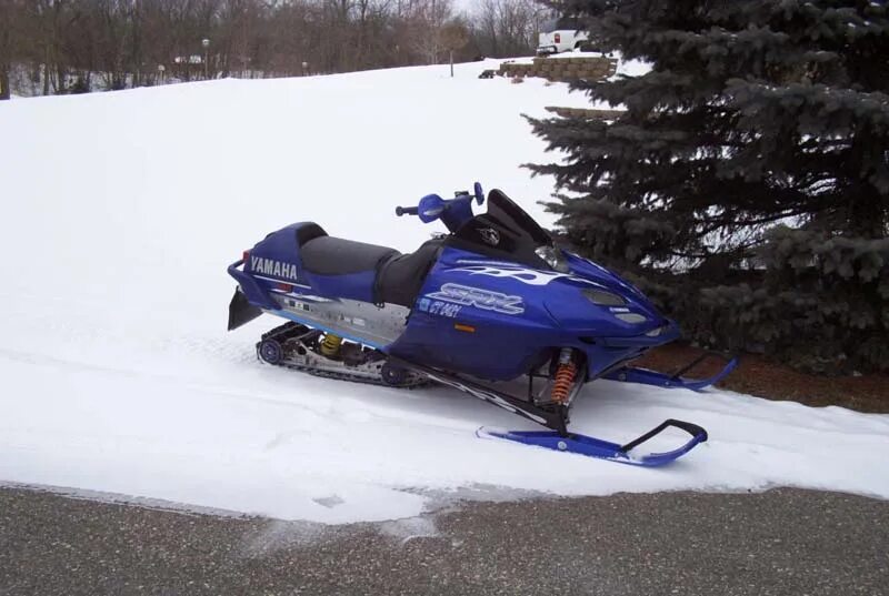 Snowmobile ru форум. Снегоход Yamaha SRX 700. Гусеница Yamaha SRX 700. Ямаха SXR 700 снегоход. Спортивный снегоход Ямаха SRX 700.