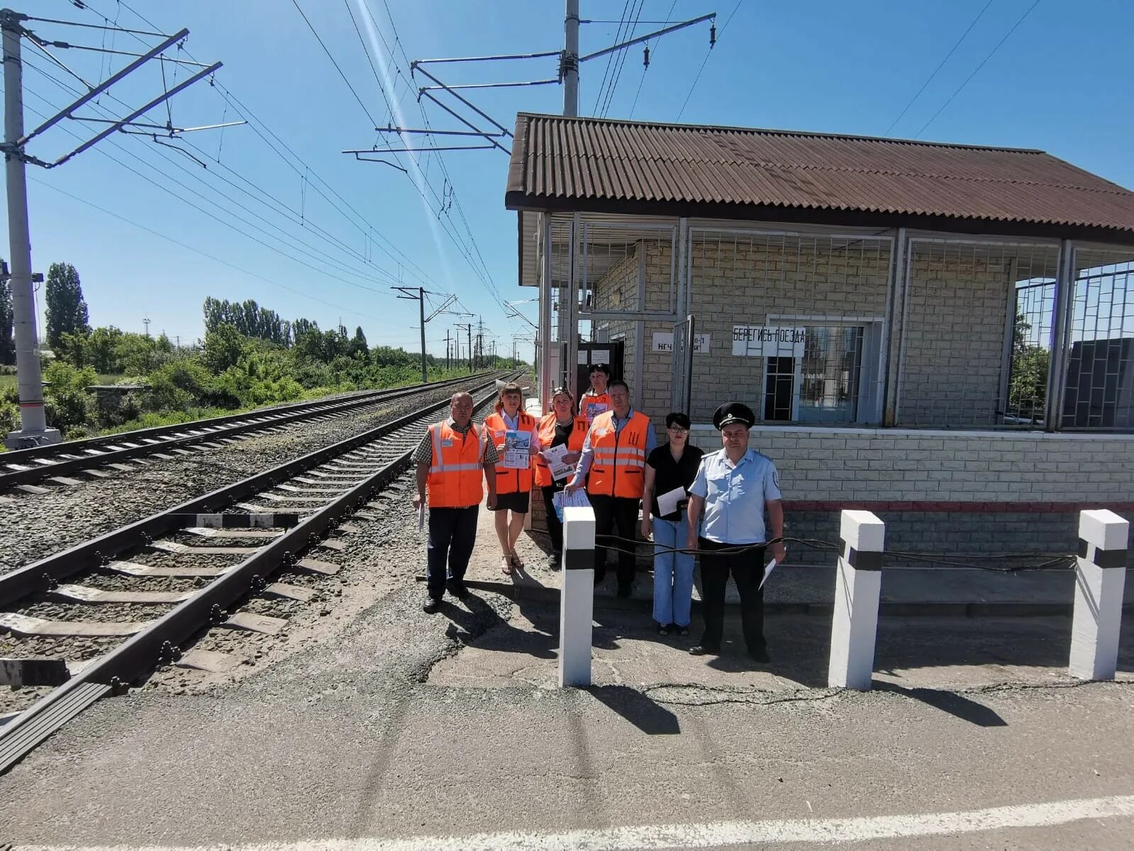 Прогноз погоды в поворино на 10 дней. Железнодорожный переезд. Переезд железнодорожных путей. ЖД. Железнодорожный.