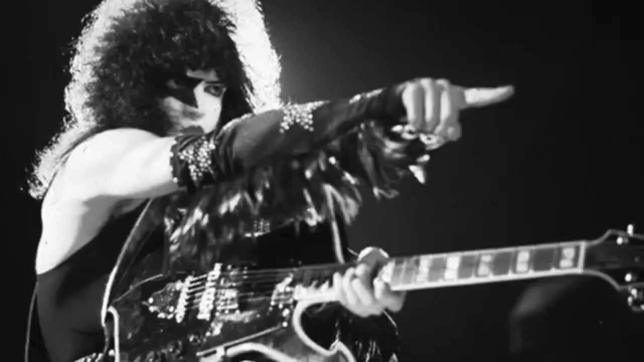 Paul stanley live. Пол стэнли. paul stanley 1975. пол стэнли 1973. kiss &quot;paul stanley&quot;.