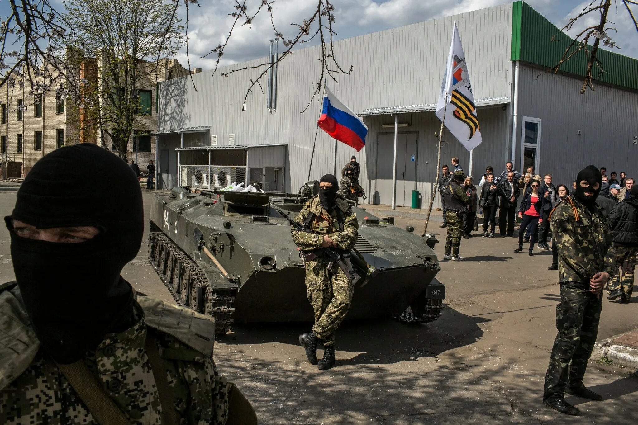 Славянский захват. Оборона Славянска 2014 ополчение. Ополченцы Донбасса Славянск.