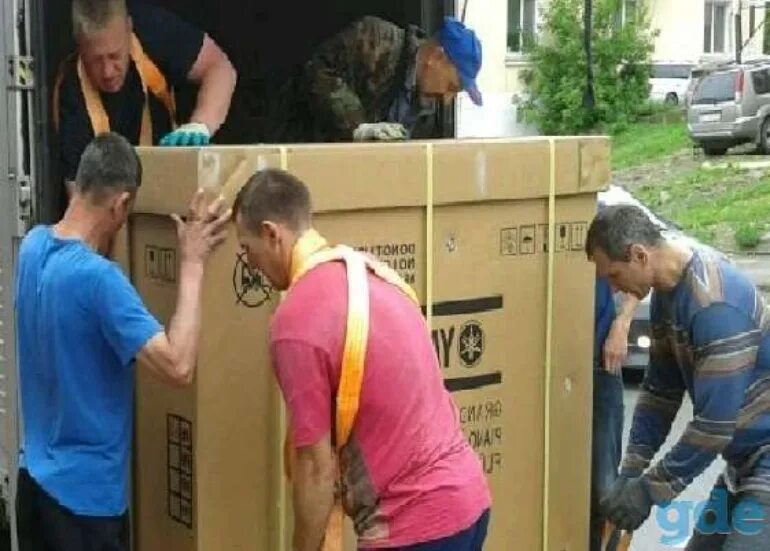 Грузчики свободный амурская. Газель с грузчиками. Грузчики свободный амурская. Грузчики. Дом грузчиков волгоград.