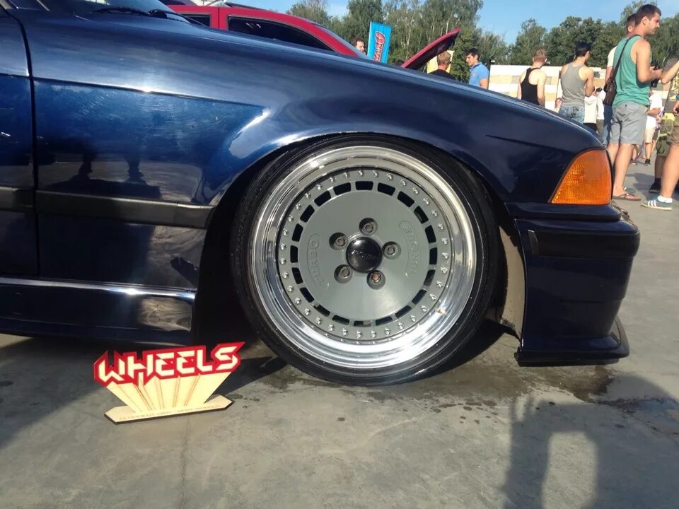 Литые диски. Кованые диски r22. Литые диски на машине. Диски на машину. Race ready css355 6.